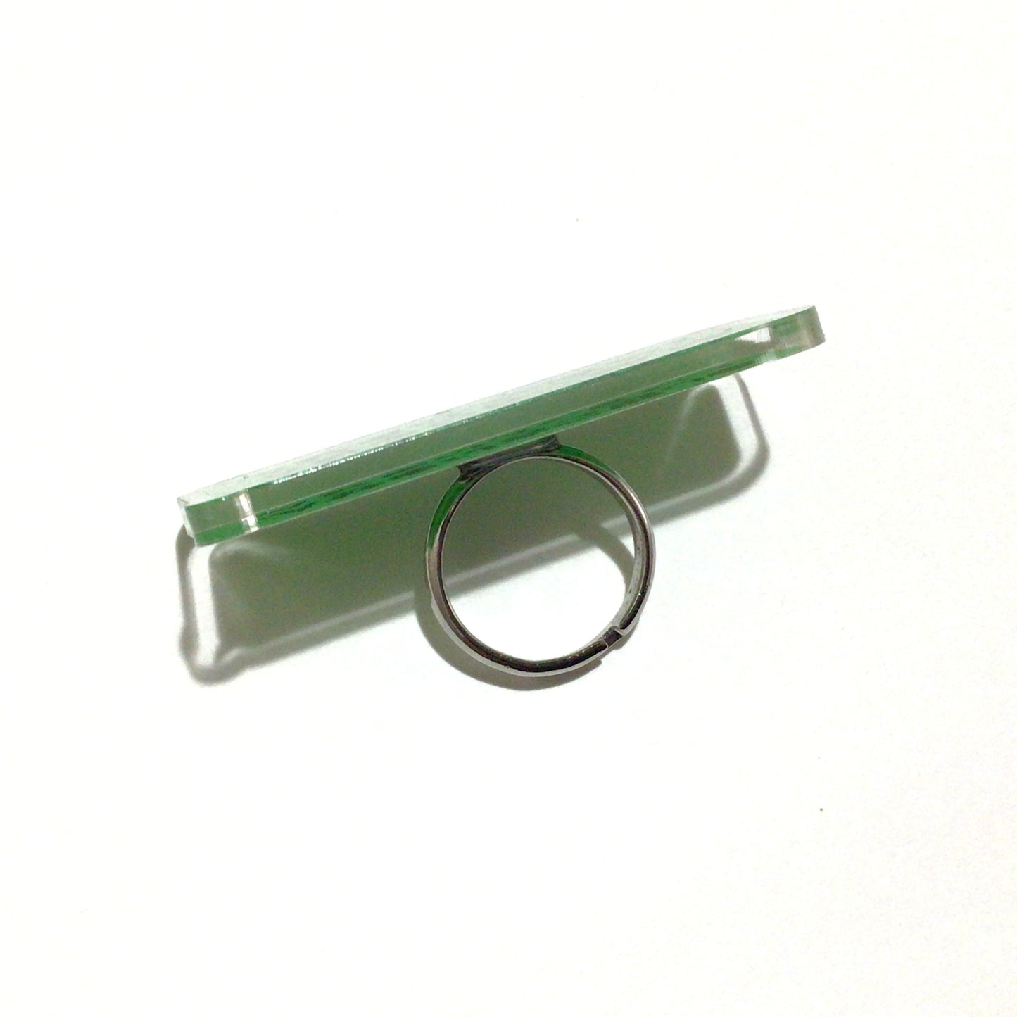 申し訳ございませんとは思っていません キーホルダー、ブローチ、リング