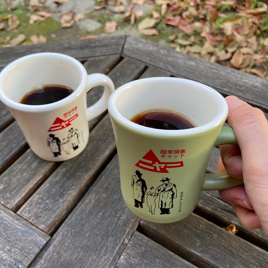 超常現象キャット「ニャー!」マグカップ