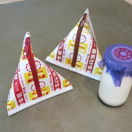 森永乳業 三角牛乳ポーチ