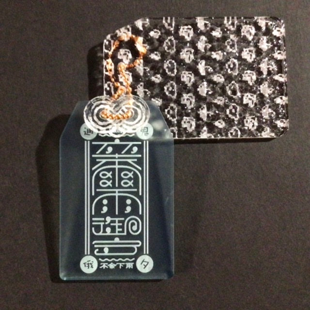 卒爾雨御守 マットグリーン×水面ドット