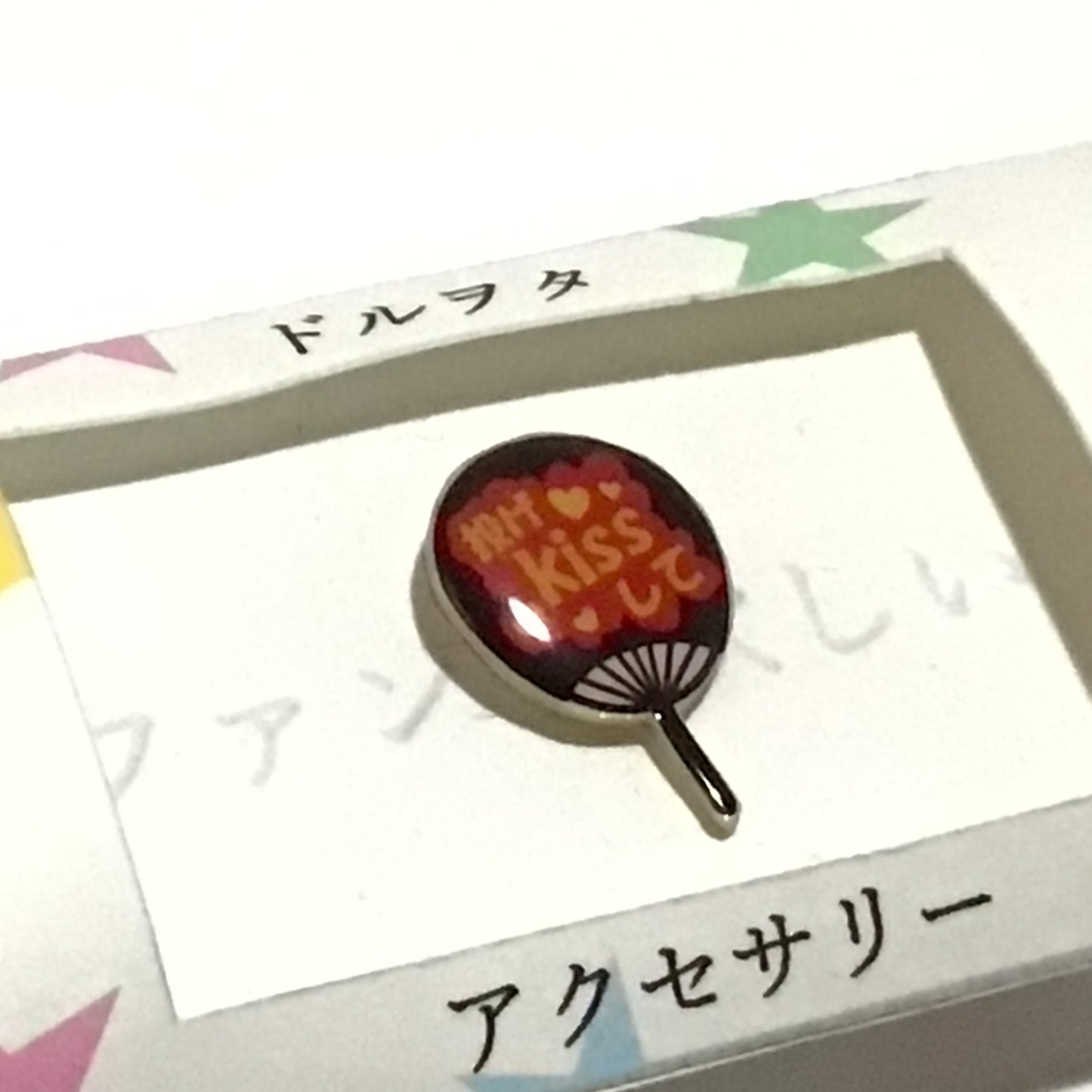 ピンバッジ　謎需要アクセサリー