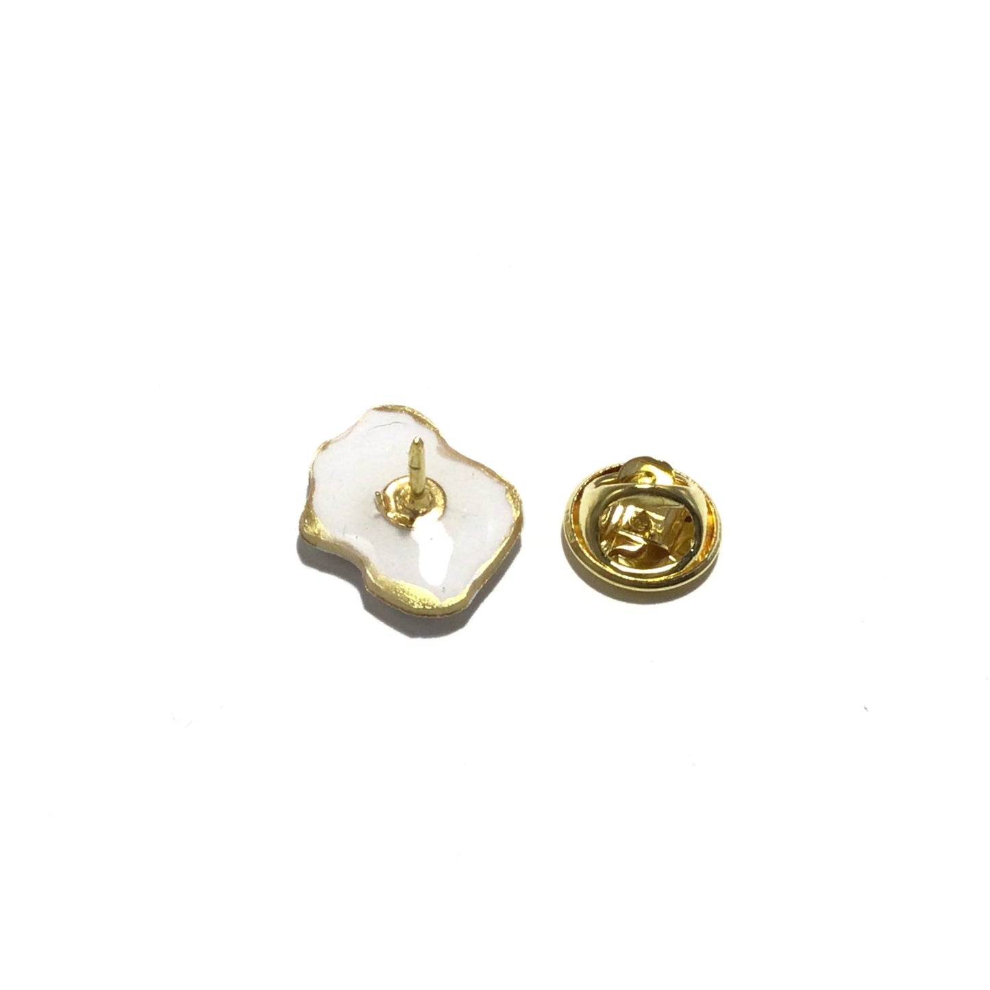 ピンバッジ　謎需要アクセサリー