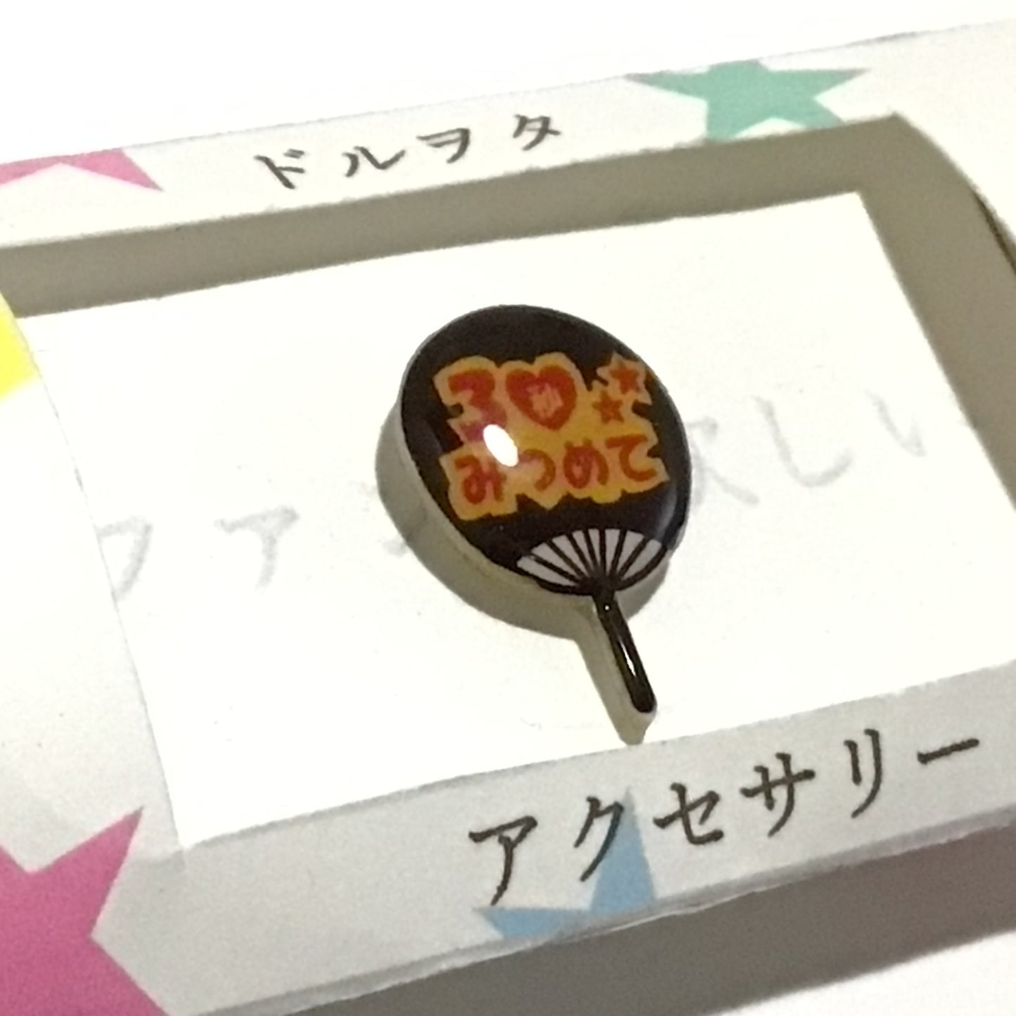 ピンバッジ　謎需要アクセサリー