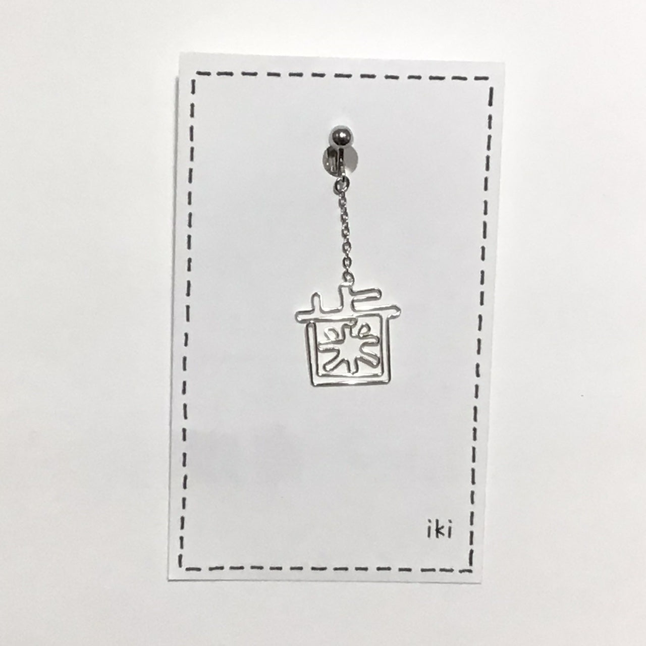 「歯」　ピアス、イヤリング（片耳用）
