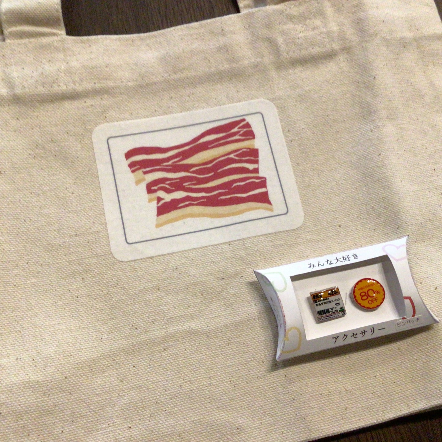 お肉のミニトートとピンバッジのセット