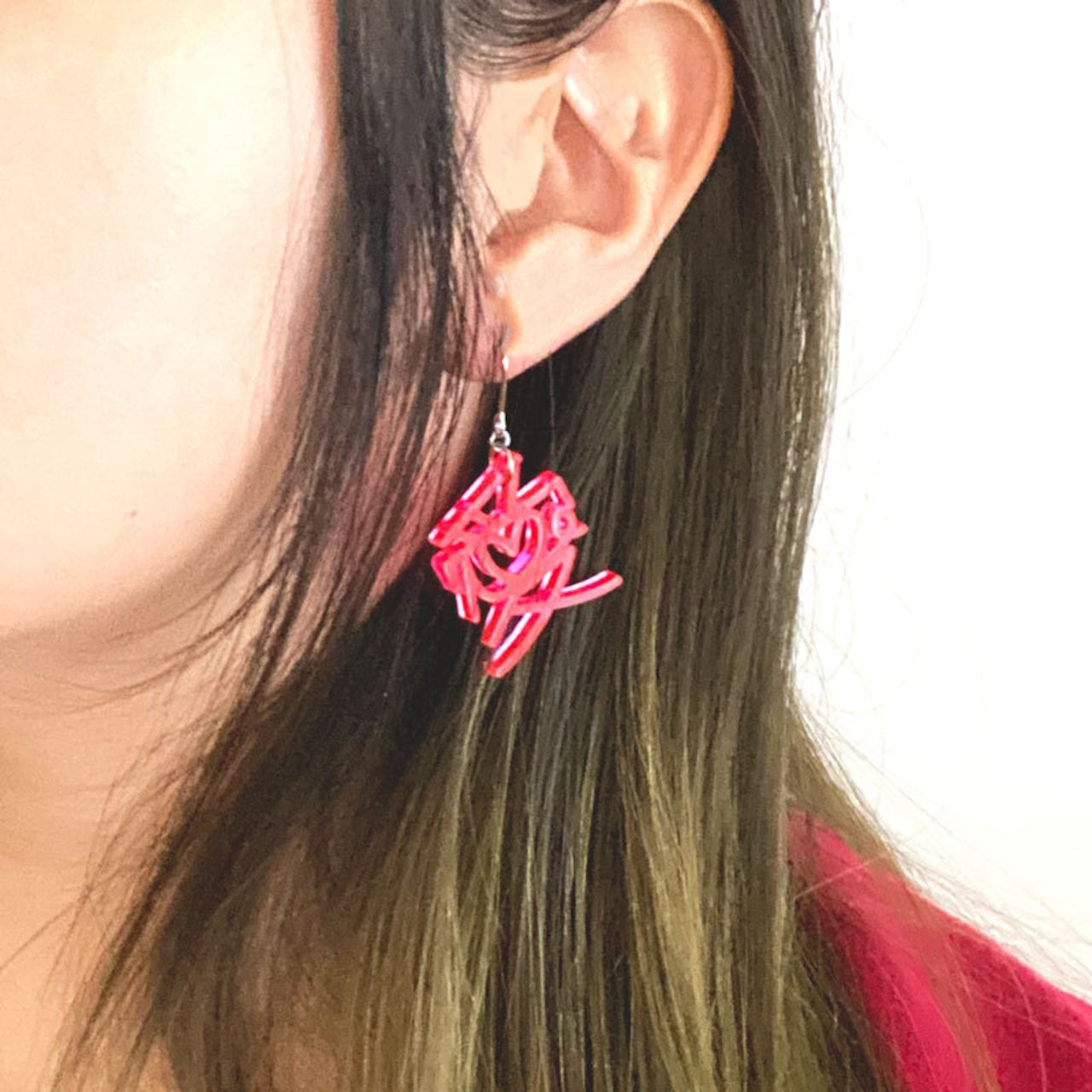 愛　ピアス、イヤリング　ネオンもじ（片耳用）