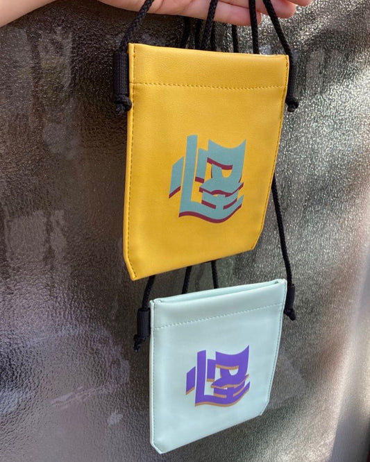 歪んだ怪ポーチ