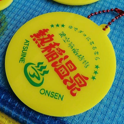 ゆブローチと洗面器風熱稲温泉ビッグキーホルダー