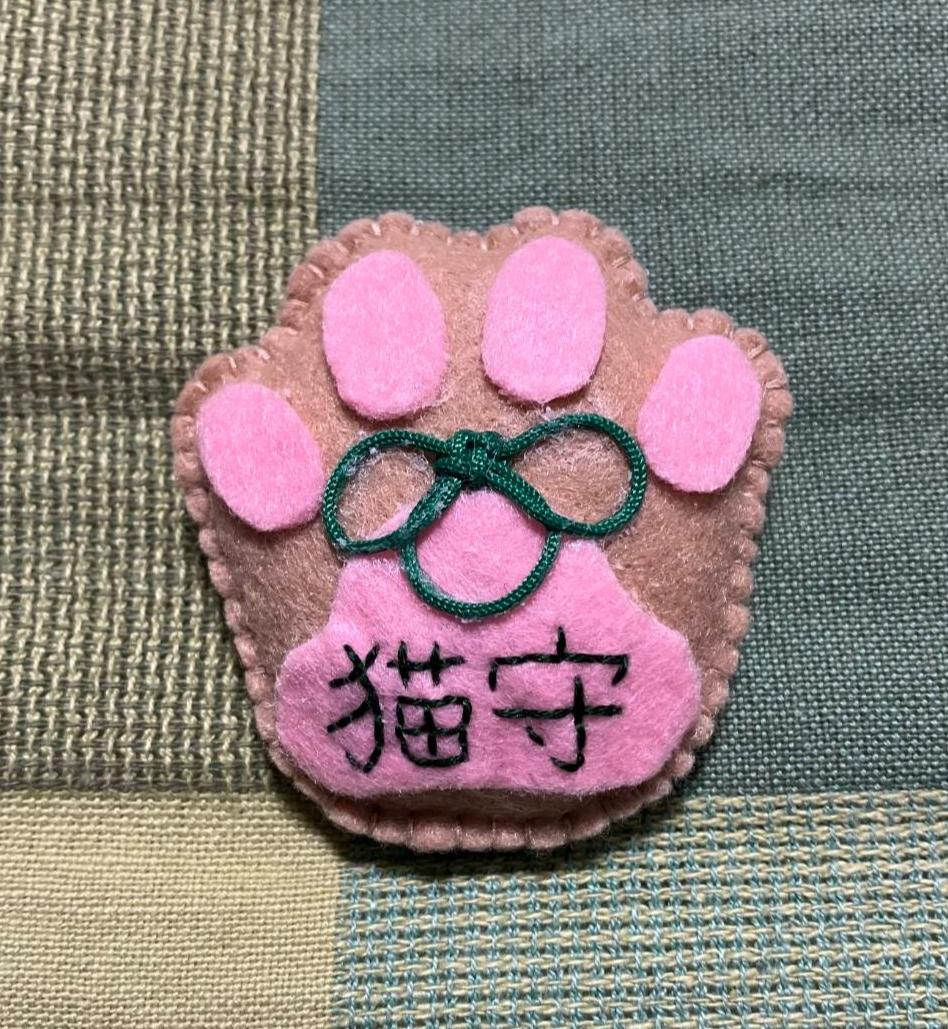 猫守ブローチ