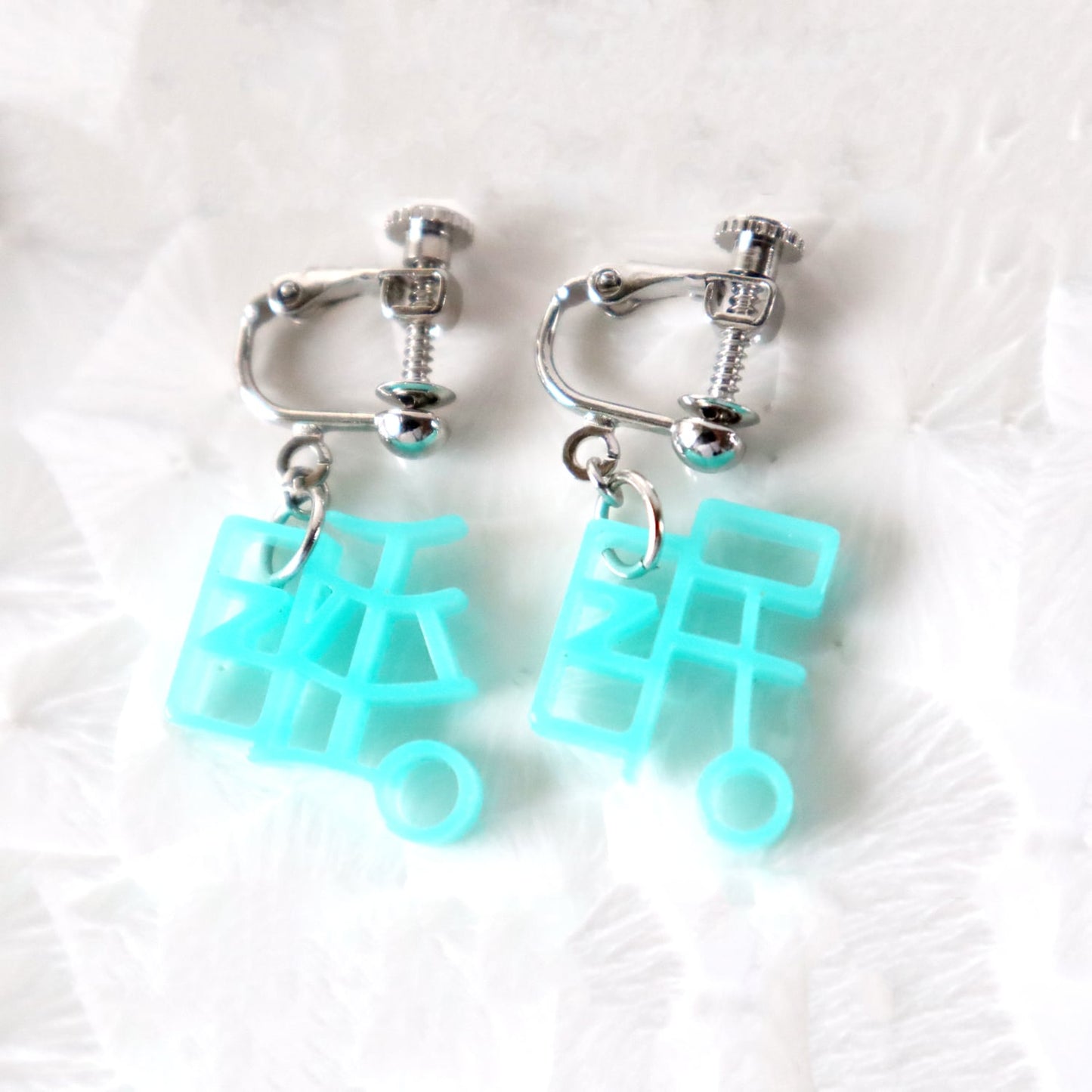 ミントもじピアス/イヤリングセット（睡×眠）