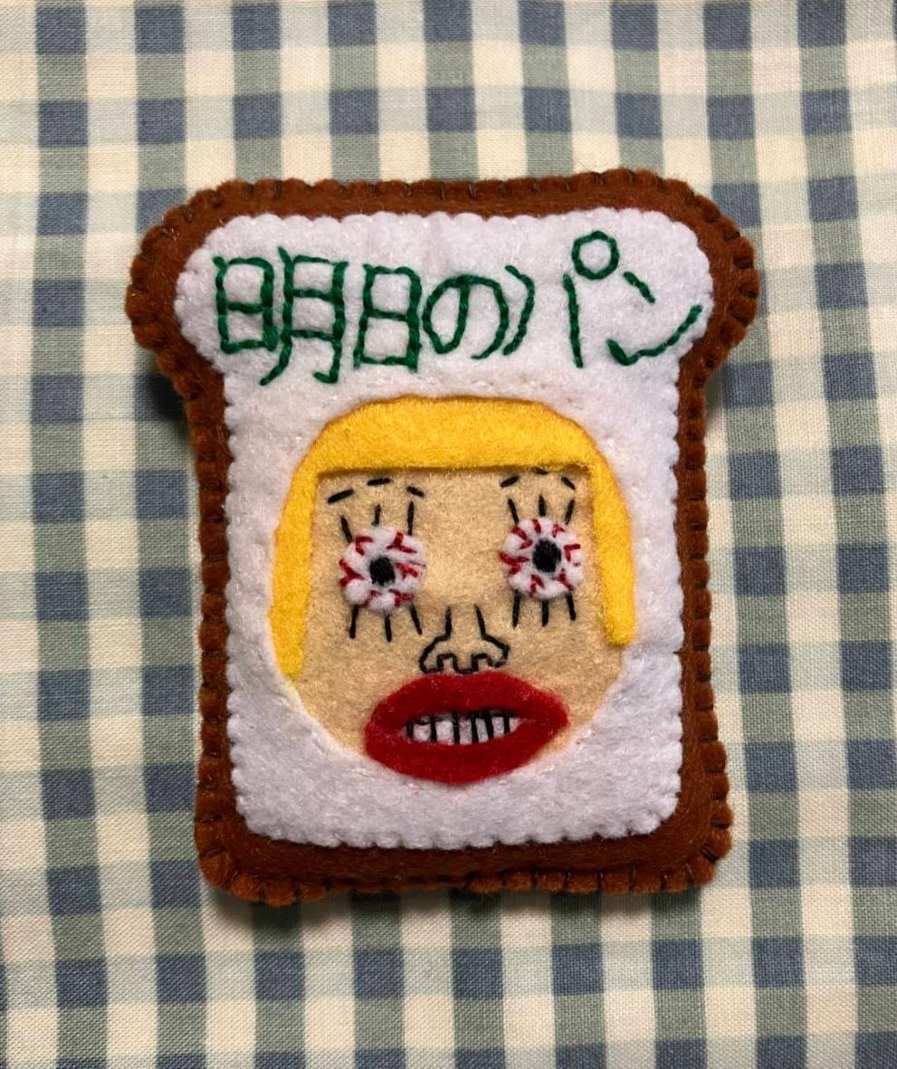 脳内ブローチ　被り物バージョン
