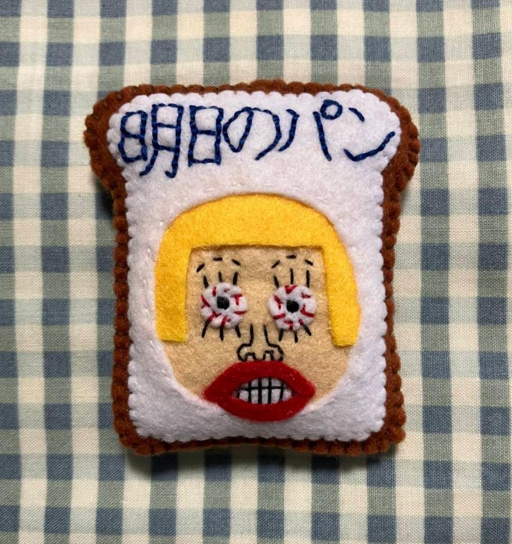 脳内ブローチ　被り物バージョン