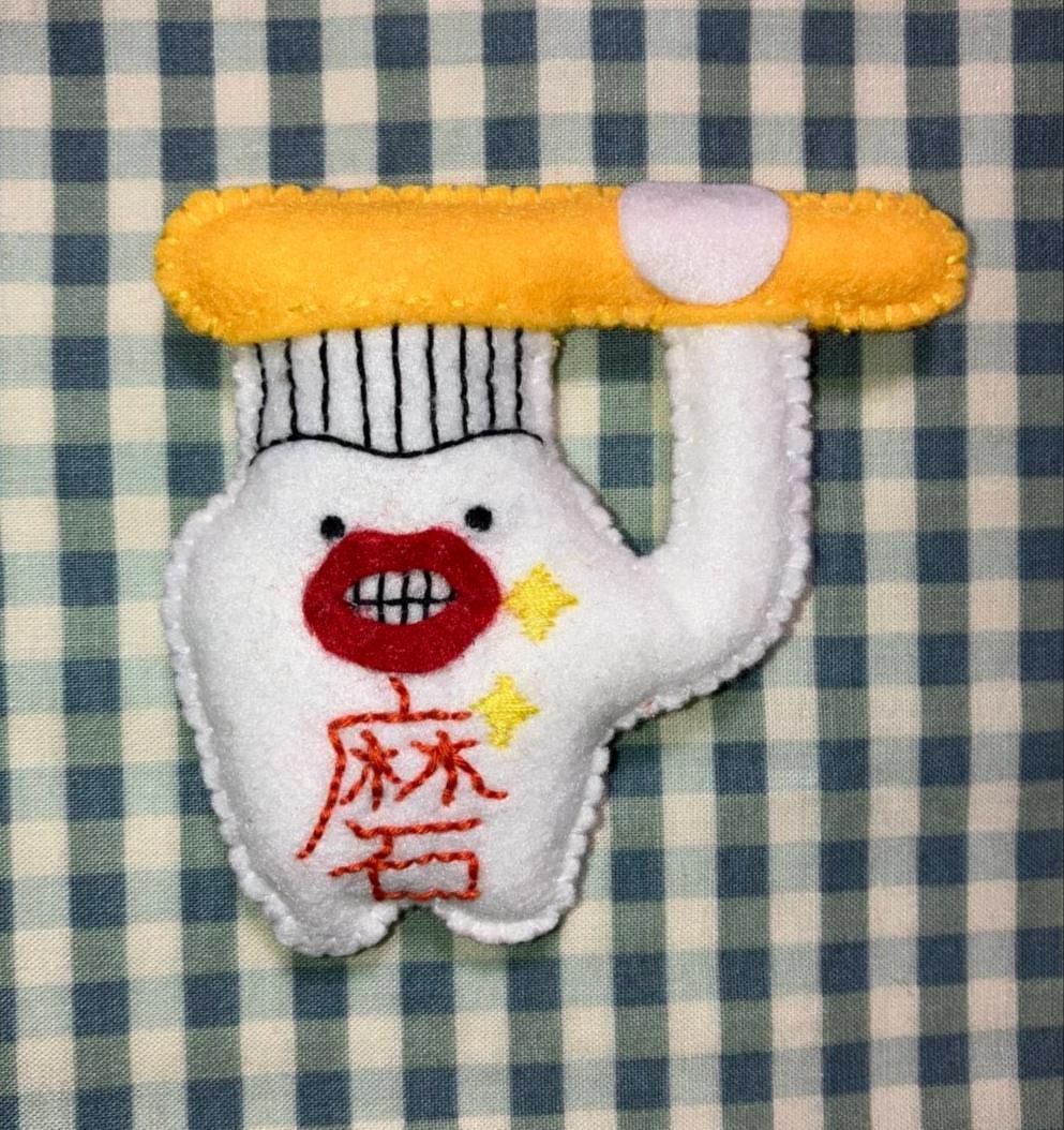 歯ちゃんブローチ
