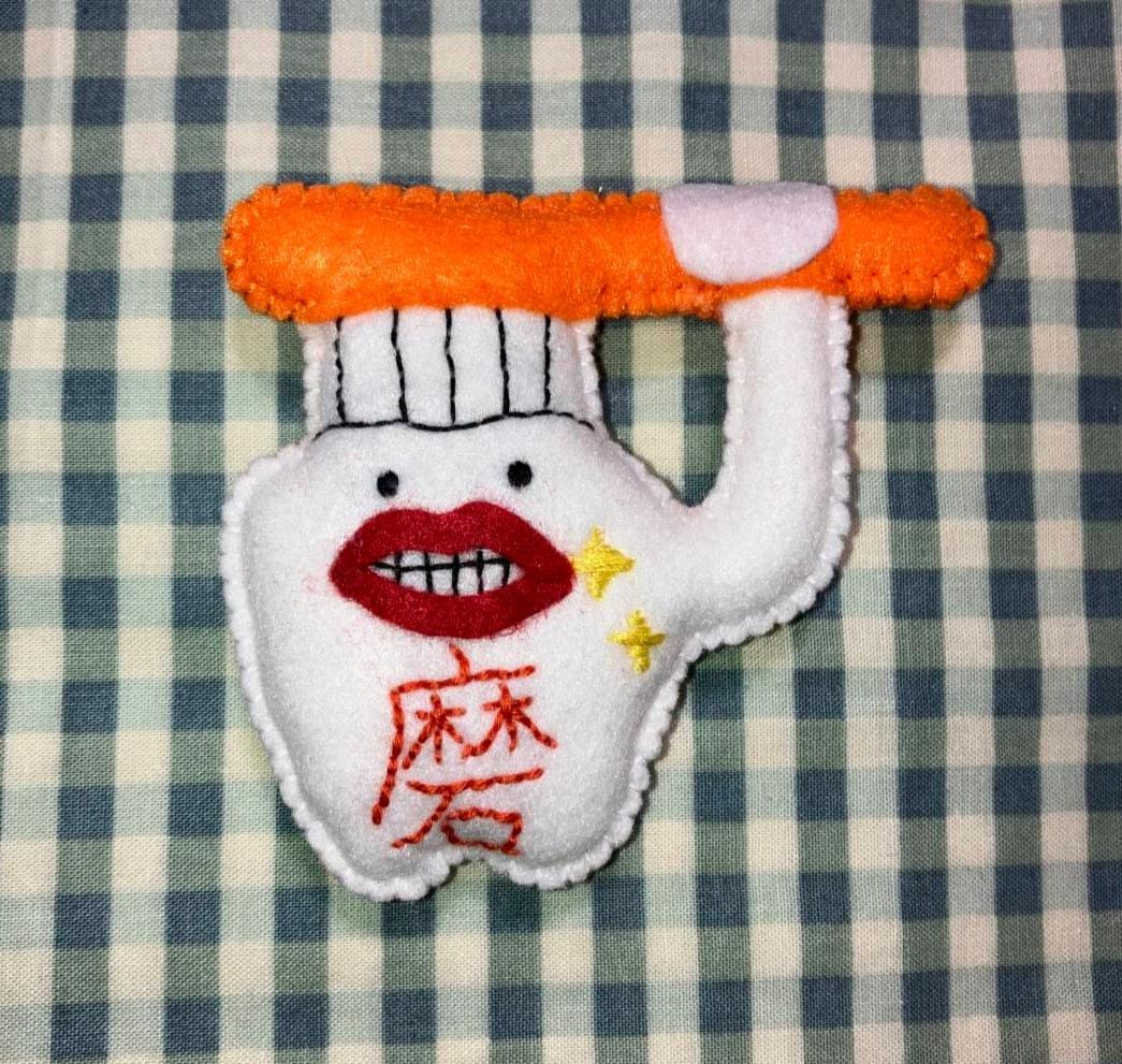 歯ちゃんブローチ