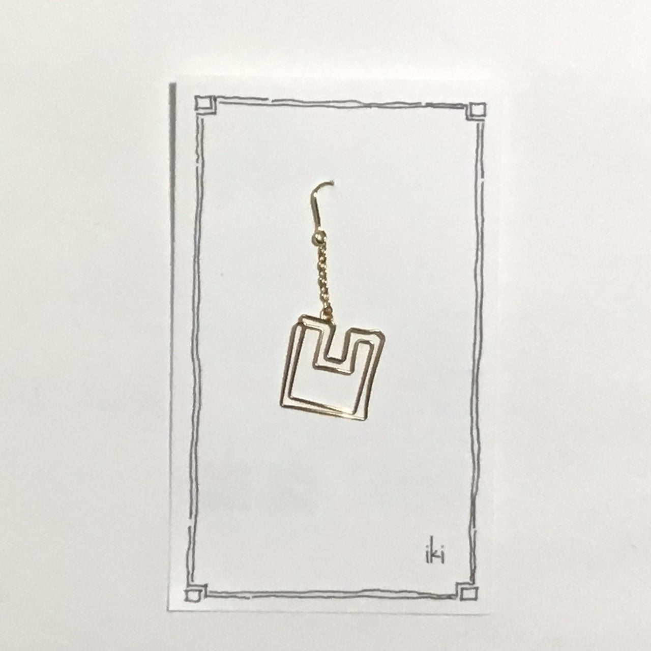 「凹」　ピアス、イヤリング（片耳用）