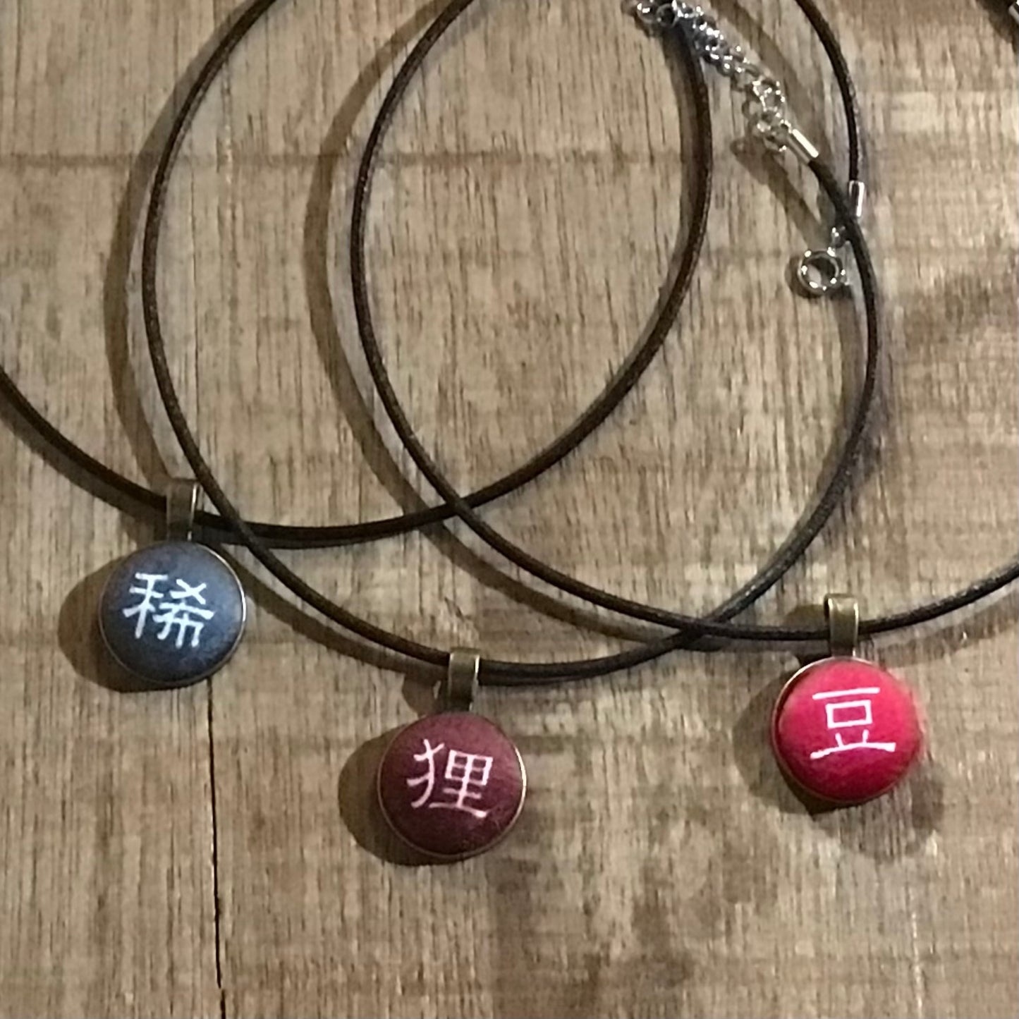 ことのはネックレス　〜文字と色を選べるネックレス〜