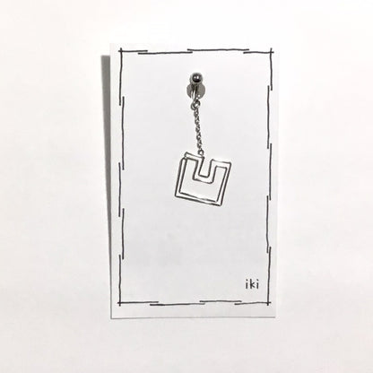 「凹」　ピアス、イヤリング（片耳用）